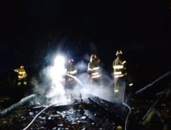 Anak ODGJ Diduga Bakar Rumah Ibunya Sendiri, Damkarmat Gerak Cepat