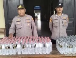 Polsek Babat Sita Ratusan Botol Miras dari Rumah Warga Lamongan