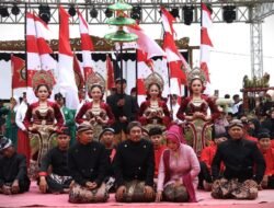 Desa Sudah Bojonegoro Heboh, Kirab Hasil Bumi dan Budaya Pikat Pejabat hingga Warga
