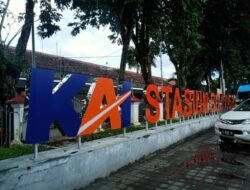 Stasiun Bojonegoro Diserbu Ribuan Penumpang di Akhir Libur Sekolah