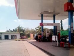 SPBU Sendangrejo Parengan Tuban Jual Bebas Solar Subsidi Pakai Jerigen, Penegak Hukum Diam