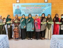 Gerakan Bojonegoro Zero Stunting, Bunda Cantika Bagikan PMT dan Edukasi Gizi