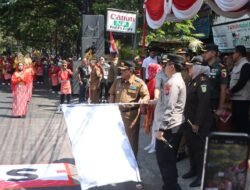 Meriah! Ribuan Pelajar SMP Nganjuk Ikuti Karnaval dan Pawai Budaya HUT RI ke-80