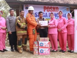 Kapolres Blora Salurkan Bantuan untuk Korban dan Relawan Kebakaran Sumur Minyak