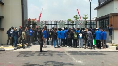 Aksi Damai Mahasiswa PMII di Depan Gedung DPRD Bojonegoro