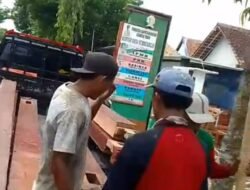 Kades Sumberjo Trucuk Diduga Jual Kayu Bekas Balai Desa ke Bali