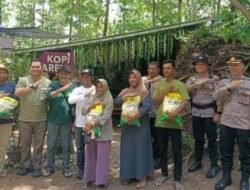 Silaturahmi Kamtibmas Polres Nganjuk di Warung Kopi Rondo Kuning, Bahas Keamanan Desa dengan Suasana Santai