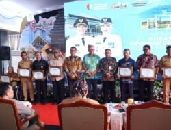 Bupati Bojonegoro Beri Penghargaan kepada 7 Tokoh Inspiratif, Aktif Jaga Eksistensi Kekayaan Bumi dan Budaya