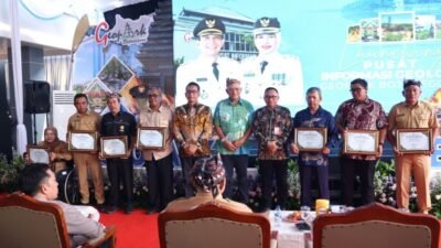 Bupati Bojonegoro Beri Penghargaan kepada 7 Tokoh Inspiratif, Aktif Jaga Eksistensi Kekayaan Bumi dan Budaya