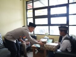 Momentum Ramadan, Kapolres Bojonegoro Berikan Bantuan Sosial bagi Warga Rentan