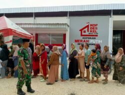 Kodim 0813 Bojonegoro Gelar Bazar Ramadan Dan Bagi Ta’jil di Desa Lengkong