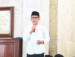 Bupati Setyo Wahono Dan Istri Sholat Ied di Masjid Baabus Shofa Bersama Warga
