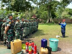 Perkuat Peran Teritorial, Yonif TP 885/Belibis Putih Gandeng Damkar Bojonegoro Gelar Edukasi Pencegahan Kebakaran