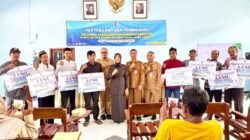 Pemkab Bojonegoro Perkuat Modernisasi Pertanian, Salurkan Traktor dan Transplanter untuk Kelompok Tani
