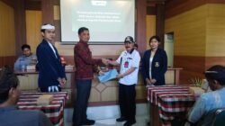 Bhabinkamtibmas Desa Perean Tengah Hadiri Pembukaan Mahasiswa KKN, Perkuat Sinergi dengan Masyarakat