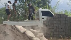 Tak Peduli Terik Matahari, Satgas TMMD dan Warga Percepat Pembangunan RTLH