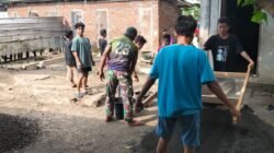 Generasi Muda Ambil Peran, Santri Bantu Satgas TMMD Bangun Fasilitas Desa