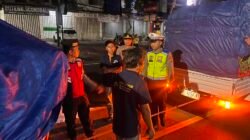 Tindak Lanjuti Laporan Call Center 110, Personel Amankan TKP Truk Tabrak Pembatas Jalan di Bypass Ir. Soekarno