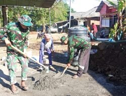 Kebersamaan Satgas TMMD dan Masyarakat Warnai Pengerjaan Mushola di Nusa Jaya