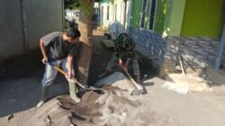 Satgas TMMD 129 dan Masyarakat Bersinergi Bangun MCK Mushola Demi Kenyamanan Jamaah