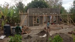 Sinergi TNI dan Masyarakat Percepat Penyelesaian RTLH Sasaran TMMD Ke-129 Kodim 1614/Dompu
