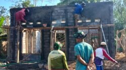 Semangat Gotong Royong, Satgas TMMD Lanjutkan Pemasangan Batako dan Kusen RTLH di Kampasi Meci
