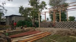 Satgas TMMD Ke-129 Kodim 1614/Dompu Percepat Pembangunan RTLH Milik Sahram Bersama Warga