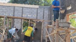 Semangat Gotong Royong, Satgas TMMD dan Masyarakat Kebut Pekerjaan Musholla di Dusun Rinjani