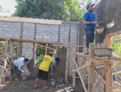 Semangat Gotong Royong, Satgas TMMD dan Masyarakat Kebut Pekerjaan Musholla di Dusun Rinjani