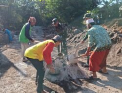 Kolaborasi TNI dan Warga Percepat Penyelesaian Musholla di Desa Nusa Jaya