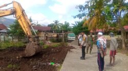 Babinsa Desa Banggo Awasi Pembukaan Jalan Usaha Tani Program TMMD ke-129