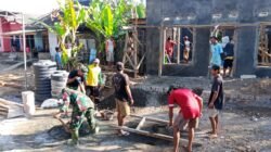 Satgas TMMD Ke-129 Kodim 1614/Dompu Percepat Plester Dinding Dalam Musholla Baiturrahman
