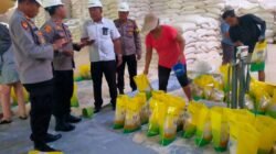 Kapolsek Kediri Turun Langsung Pendamping Pendistribusian / Penjualan Beras SPHP