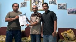 Seno Aji Serahkan SK Badan Pengurus DPD KAMPUD Way Kanan Kepada Jon Hendra