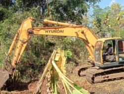 Alat Berat Dikerahkan, Satgas TMMD Ke-129 Wujudkan Akses Jalan Pertanian bagi Warga