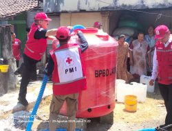 Distribusi Air Bersih PMI Bojonegoro ke Daerah Kekeringan Diapresiasi PMI Jatim