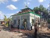 Semangat Gotong Royong Tanpa Libur, Satgas TMMD Ke-129 Terus Kebut Rehab Mushola Baiturahman