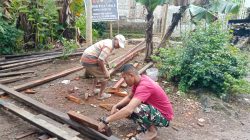 Wujudkan Rumah Layak Dihuni, Satgas TMMD 129 Kodim Belu Siapkan Rangka Atap RTLH Pak Lorenz