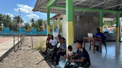 Manfaatkan Waktu Luang di Hari Minggu, Personel Satgas TMMD 129 Kodim Belu Gelar Anjangsana ke Rumah Warga