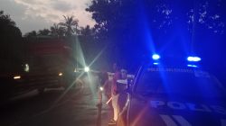 Anggota Polsek Selbar Respon Cepat Pengaduan Call Center 110 Terkait Truk Mogok di Jalur Denpasar–Gilimanuk