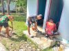 Genjot Fasilitas Publik, TMMD 129 Kodim Belu Renovasi MCK di Kantor Desa