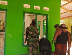 Gotong Royong TNI dan Warga, Mushola Desa Nusa Jaya Dipercantik