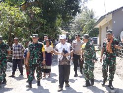 Tinjau Progres Pembangunan, Tim Wasev TMMD Disambut Pengalungan Kain Tais dan Cek Langsung Sasaran Fisik