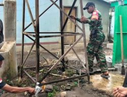 Satgas TMMD 129 Kodim Dompu Bersama Santri Pasang Tandon Air di Ponpes Jamaatul Ilmi NW