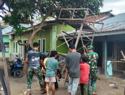 Semangat Gotong Royong, Satgas TMMD 129 dan Santri Lanjutkan Pemasangan Tandon Air