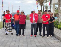Yayasan Bhakti Yoga Dharma Gelar Aksi Bersih Pantai dan Pelepasan Tukik di Pantai Abian Kapas