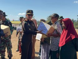 Wujud Kemanunggalan TNI dan Rakyat, Warga Kampasi Meci Dapat Bantuan Sembako dan Pengobatan Gratis