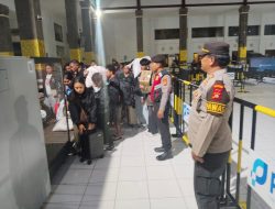 Polsek Kawasan Pelabuhan Benoa Lakukan Pemantauan Kedatangan Kapal Penumpang KM Binaiya