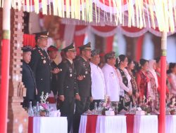 Kapolres Tabanan Hadiri Upacara Penurunan Bendera HUT ke-81 RI, Berlangsung Khidmat