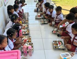 Pendistribusian MBG kepada 2.663 Penerima Manfaat, Polsek Tampaksiring kawal .